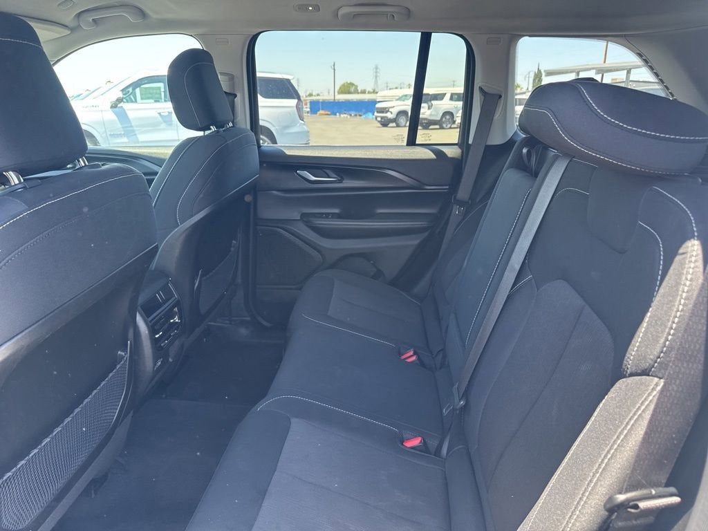 2024 Jeep Grand Cherokee Laredo 4x2