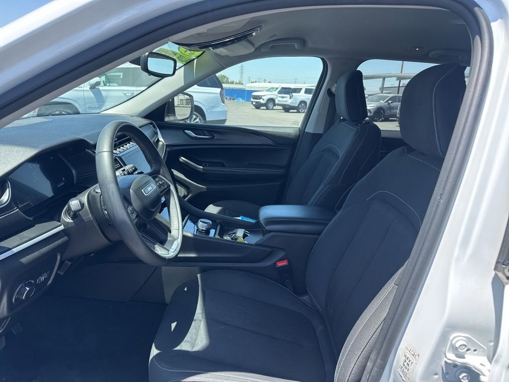 2024 Jeep Grand Cherokee Laredo 4x2