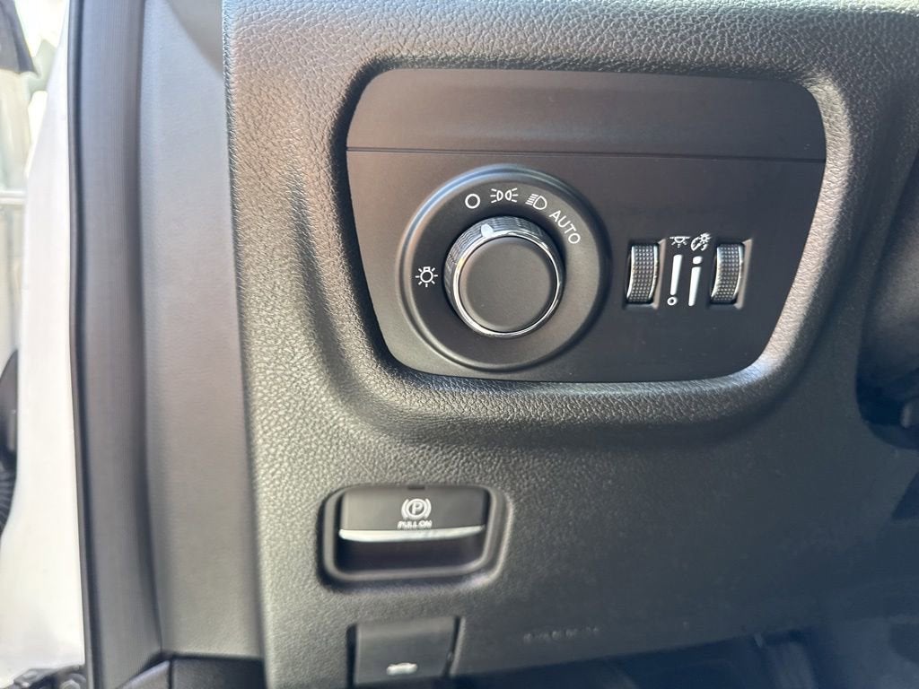 2024 Jeep Grand Cherokee Laredo 4x2