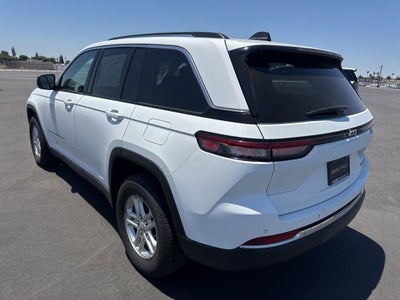 2024 Jeep Grand Cherokee Laredo 4x2