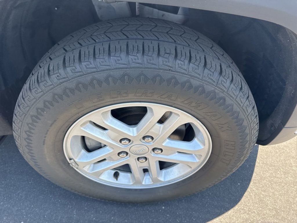 2024 Jeep Grand Cherokee Laredo 4x2