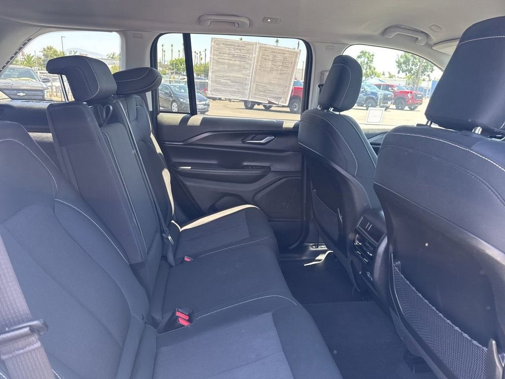 2024 Jeep Grand Cherokee Laredo 4x2