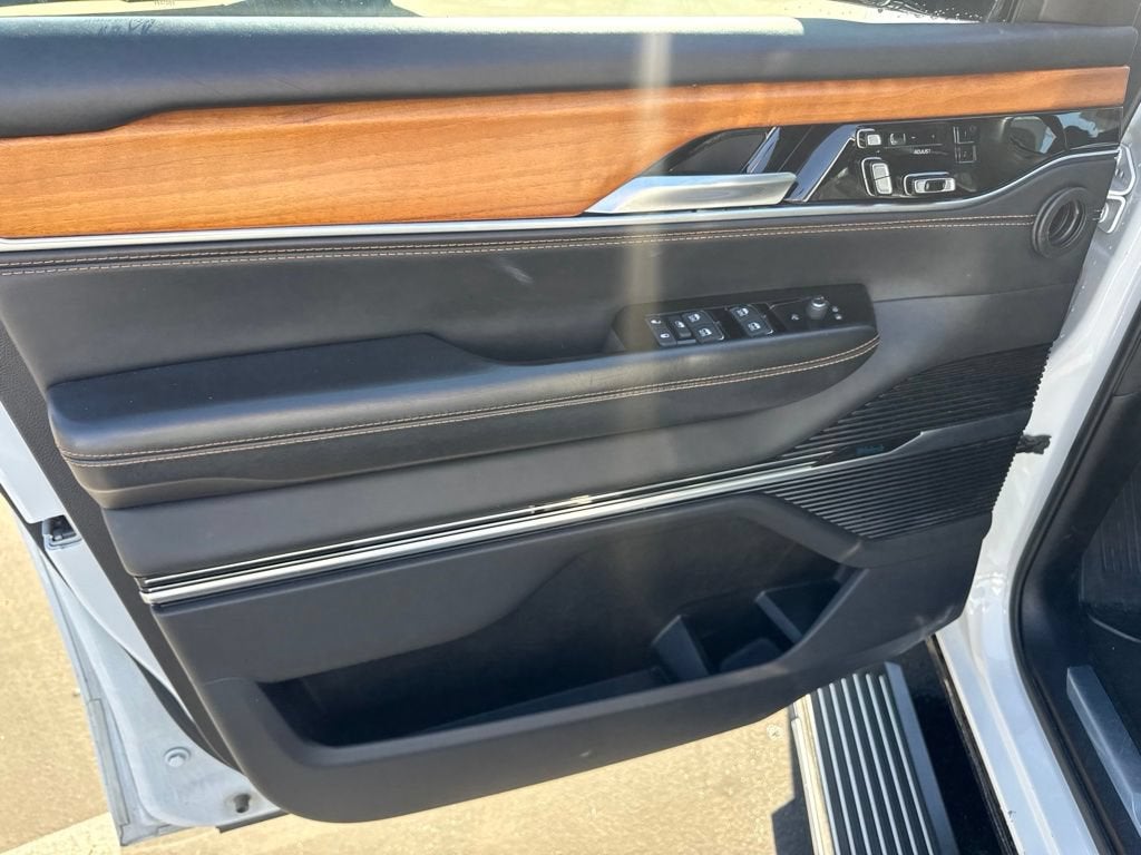2024 Jeep Grand Wagoneer L Series III