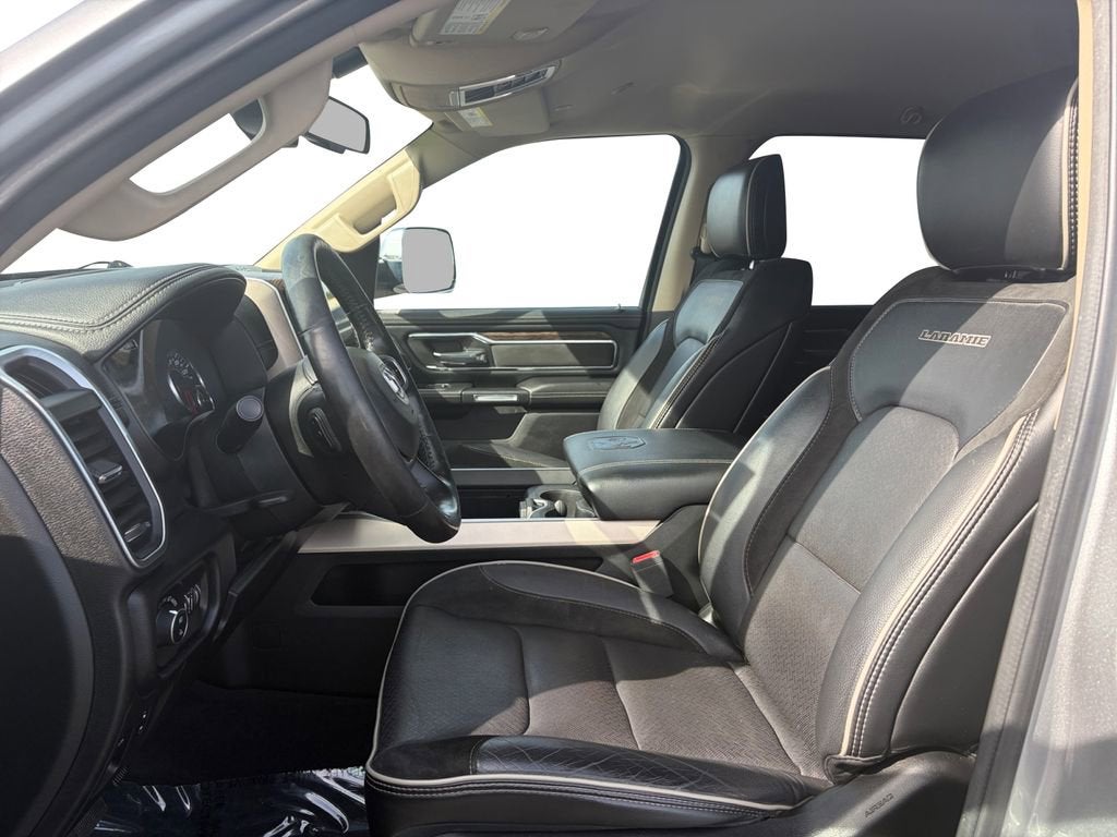 2019 RAM 1500 Laramie Crew Cab 4x4 5'7" Box
