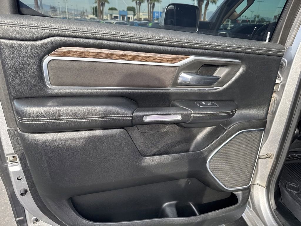 2019 RAM 1500 Laramie Crew Cab 4x4 5'7" Box