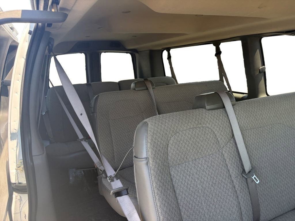 2025 Chevrolet Express Passenger 1LT