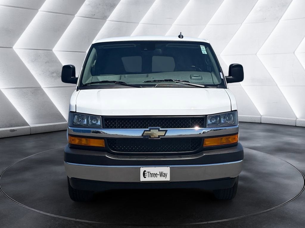 2025 Chevrolet Express Passenger 1LT