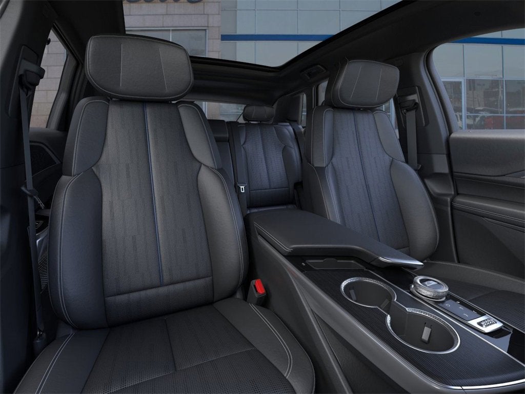 2025 Cadillac LYRIQ Luxury 1