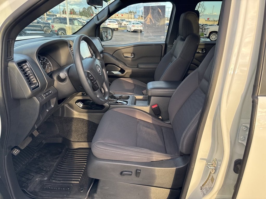 2023 Nissan Frontier SV