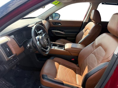 2023 Nissan Pathfinder Platinum