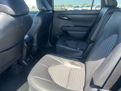 2025 Toyota Highlander LE