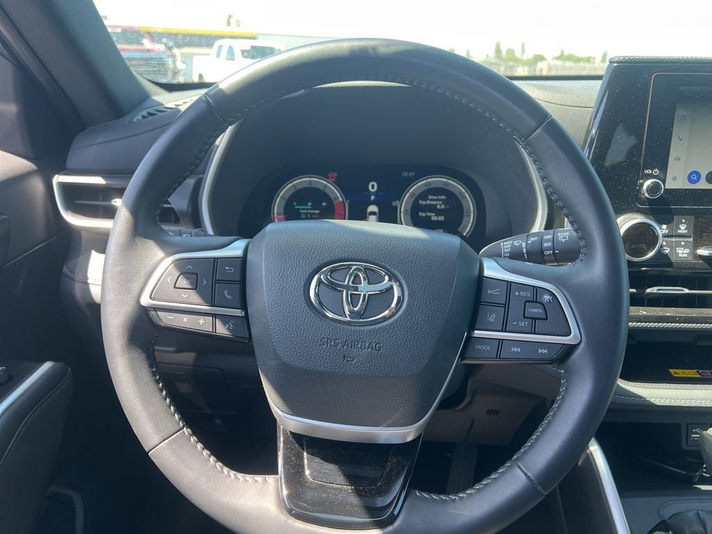 2025 Toyota Highlander LE