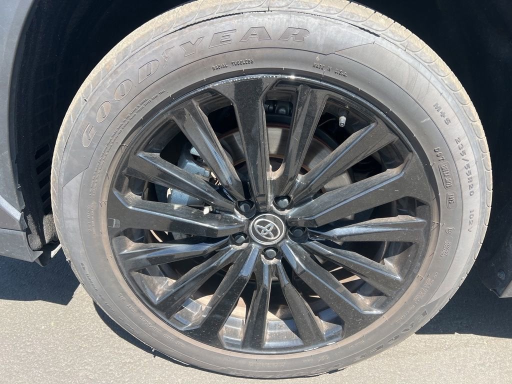 2025 Toyota Highlander LE