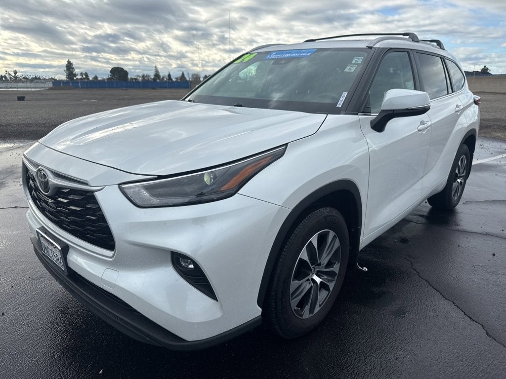 2024 Toyota Highlander LE