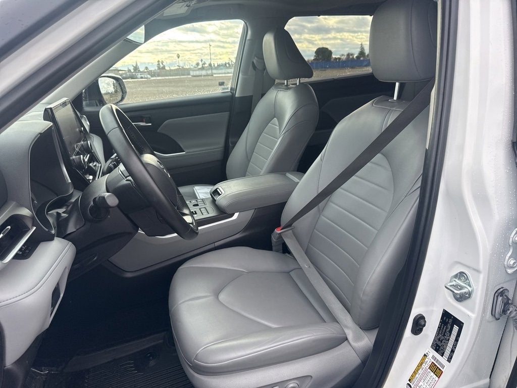 2024 Toyota Highlander LE