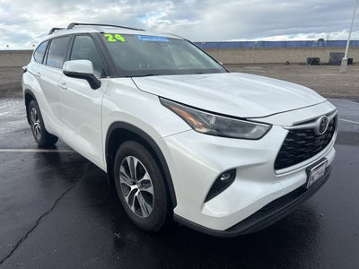 2024 Toyota Highlander LE