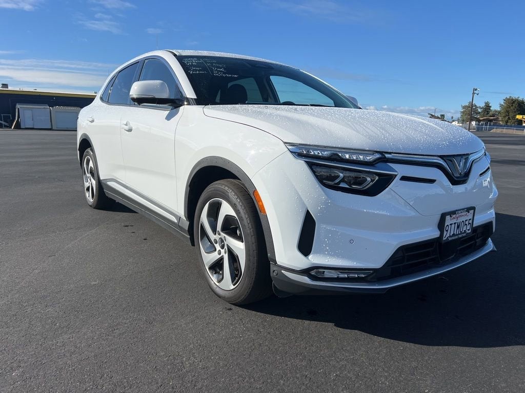 2025 VINFAST VF 8 Eco