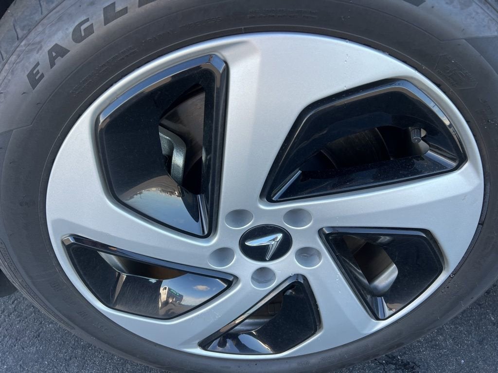 2025 VINFAST VF 8 Eco